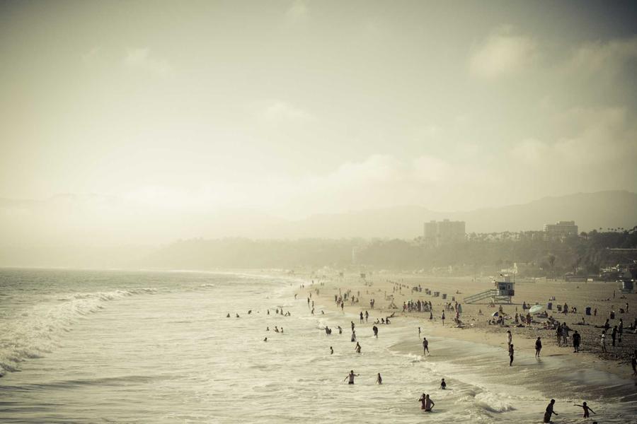 ছুটির দিনে সৈকতে মানুষের ঢল, নিরাপত্তায় বাড়তি নজরদারি