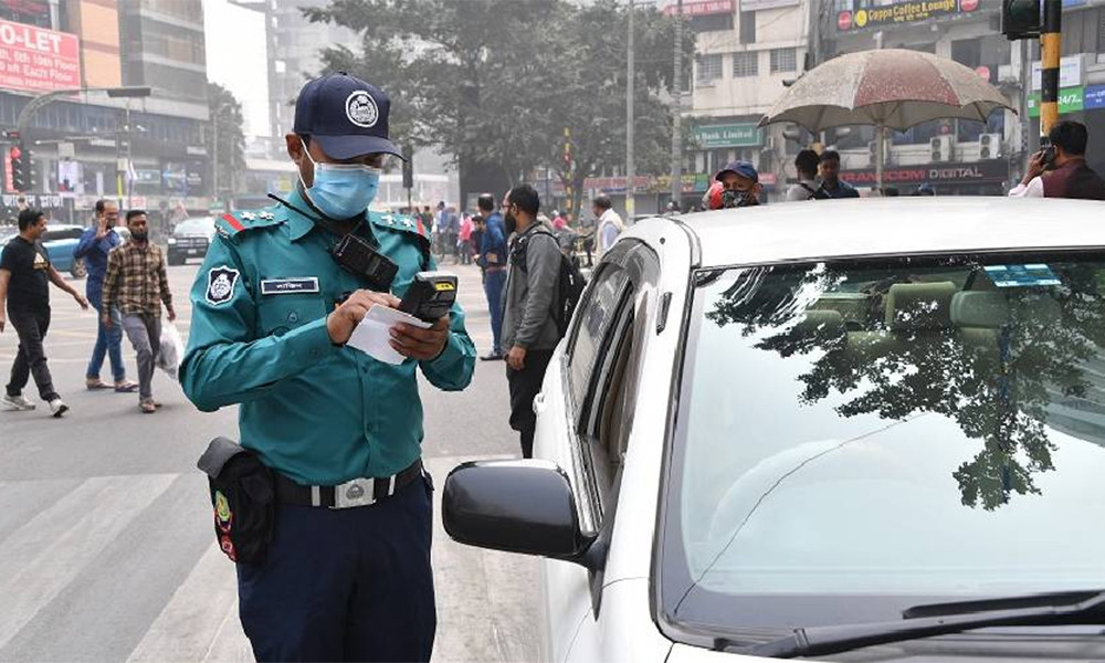 ঢাকায় ট্রাফিক পুলিশের অভিযানে ২৯১৫ মামলা, ডাম্পিং ৫৭৭ গাড়ি