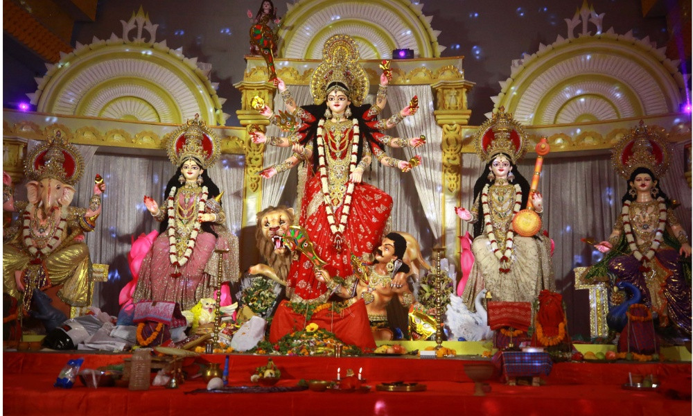 প্রতিমা বিসর্জনের মধ্য দিয়ে শেষ হচ্ছে শারদীয় দুর্গোৎসব