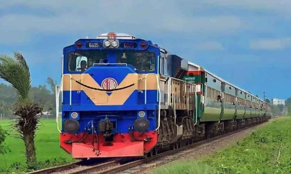 ২৪ ঘণ্টা পর ঢাকা-চট্টগ্রাম রেলপথে ট্রেন চলাচল স্বাভাবিক
