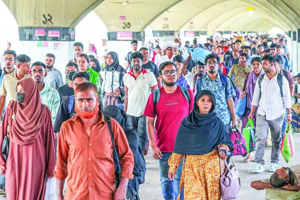 ছুটি শেষে রাজধানীমুখী মানুষের ঢল,