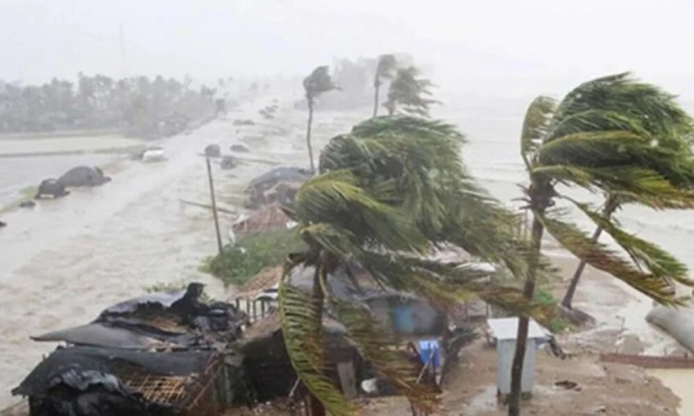 বাংলাদেশ থেকে ৯৬৫ কিলোমিটার দূরে ঘূর্ণিঝড় অর্ণব, বাতাসের গতি ১৫০ কিমি