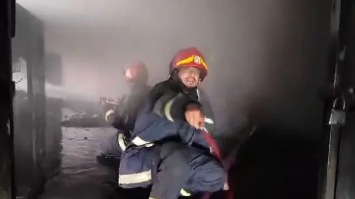কেরানীগঞ্জে প্লাস্টিক কারখানায় আগুন, প্রাণ গেল একজনের