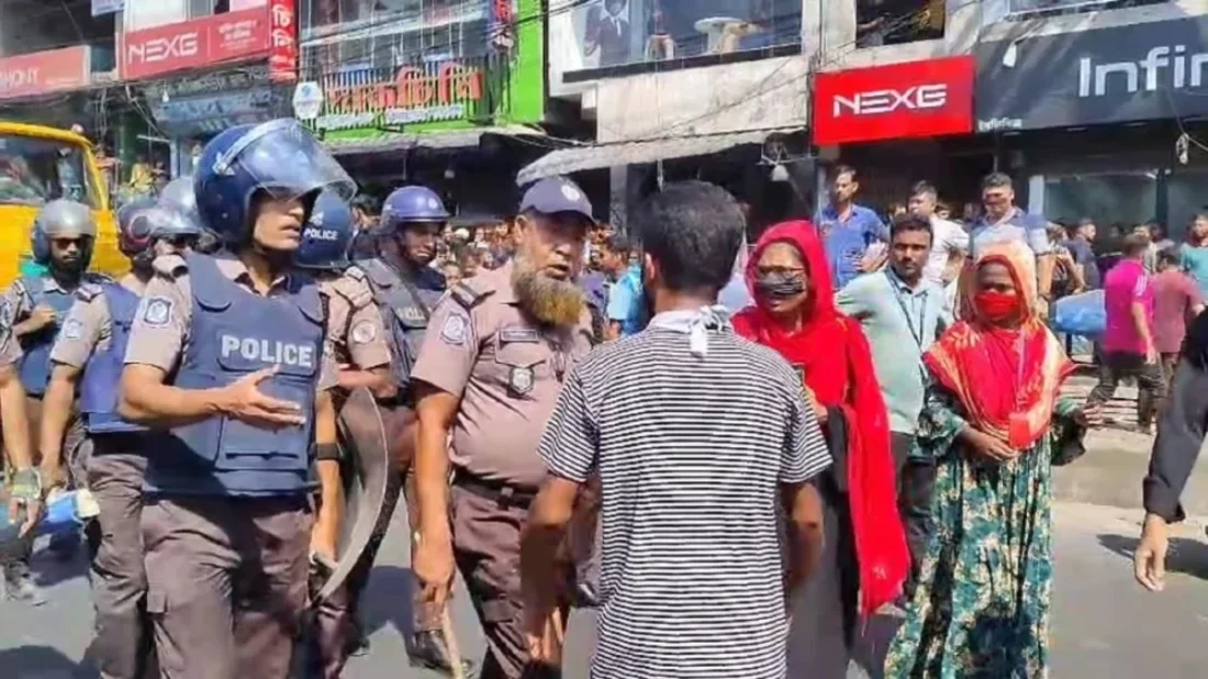 গাজীপুরে তিন ঘণ্টা পর মহাসড়ক ছাড়লেন পোশাকশ্রমিকেরা