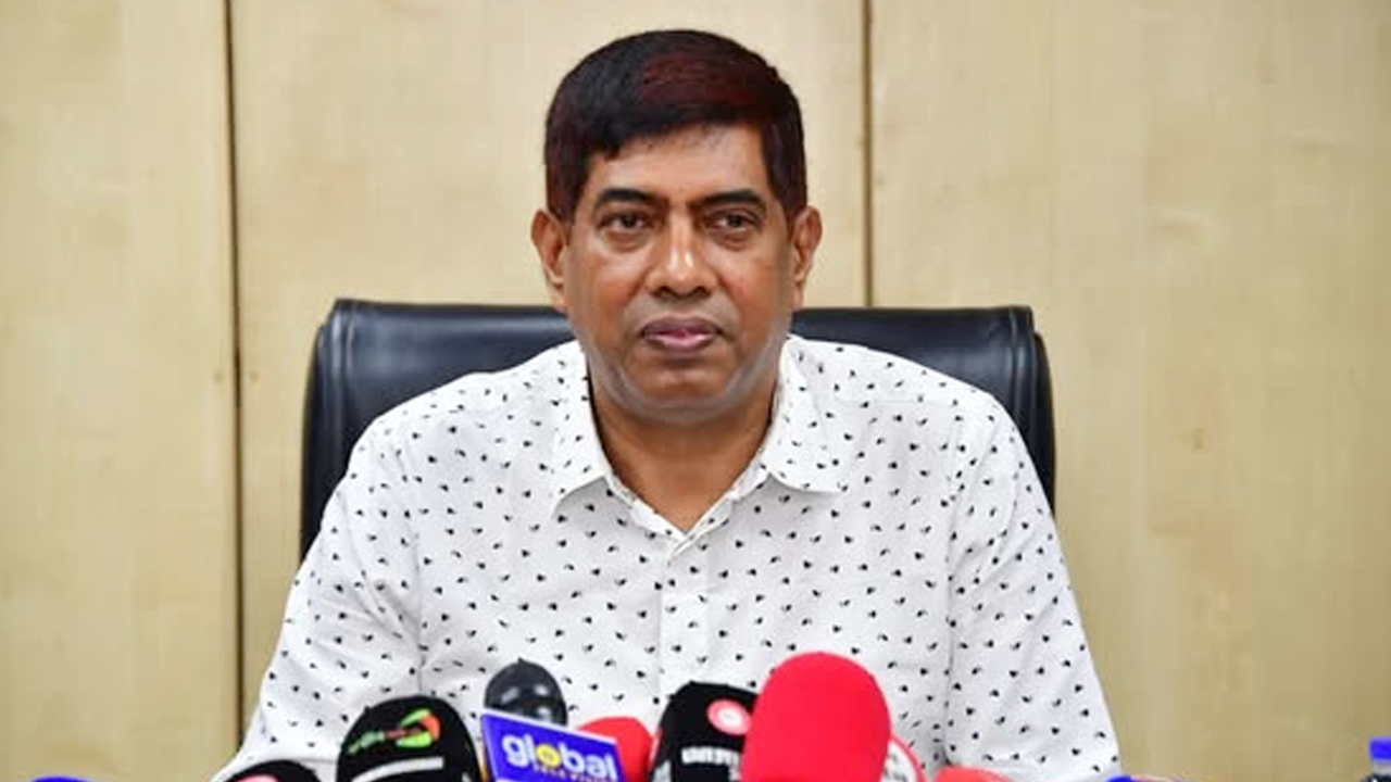 অস্ত্র হাতে প্রতিমন্ত্রী ইশরাকের অভিযান, আইনের ব্যত্যয় হলে ব্যবস্থা: ডিবি