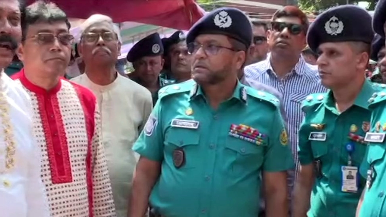 দুর্গাপূজায় নাশকতার সুনির্দিষ্ট তথ্য নেই: ডিএমপি কমিশনার