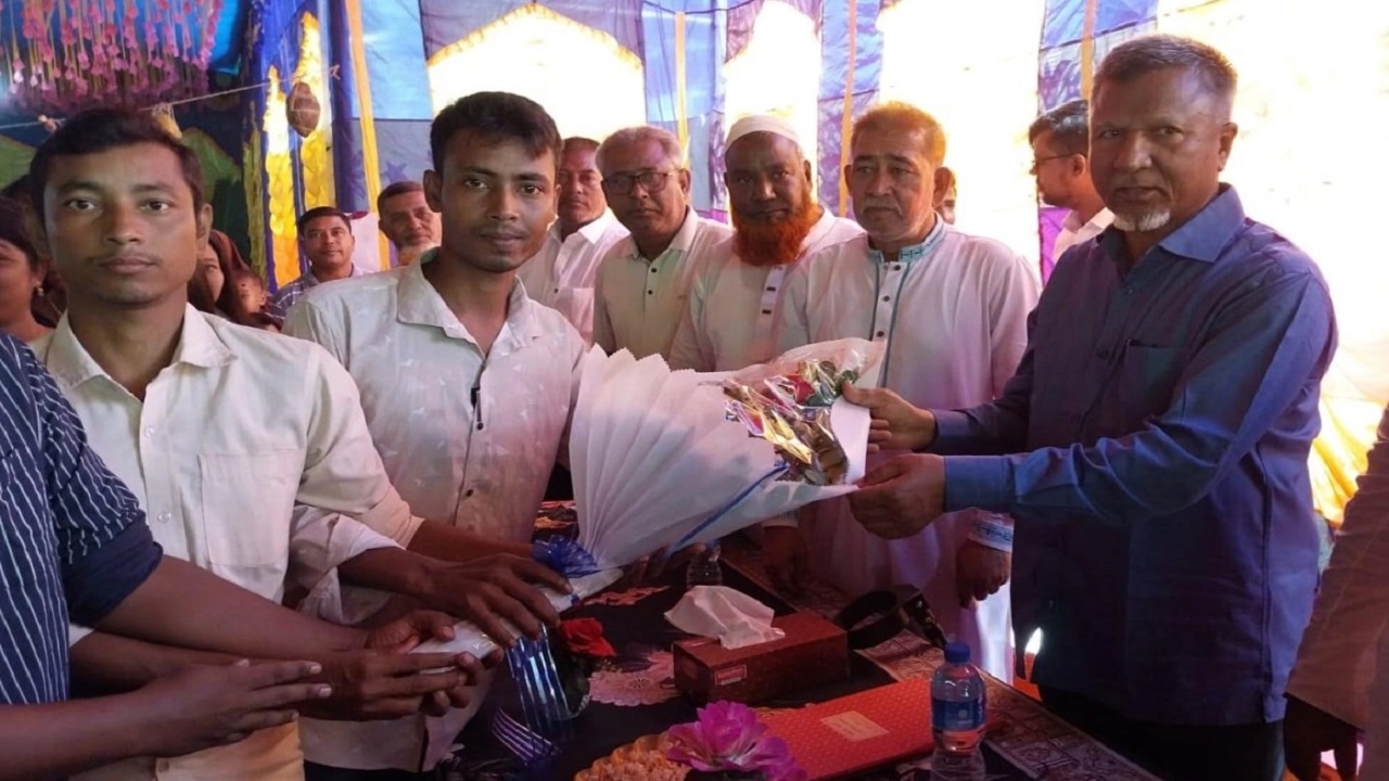 কেউ সংখ্যাগরিষ্ঠ-সংখ্যালঘু নয়, আইনের দৃষ্টিতে সবাই সমান: প্রতিমন্ত্রী