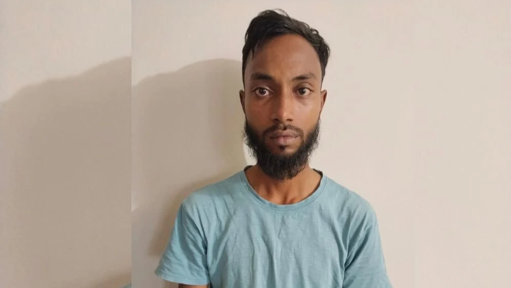 আগুন দেওয়ার ভয় দেখিয়ে এক লাখ টাকা চাঁদা দাবি, পিবিআইয়ের হাতে যুবক গ্রেফতার
