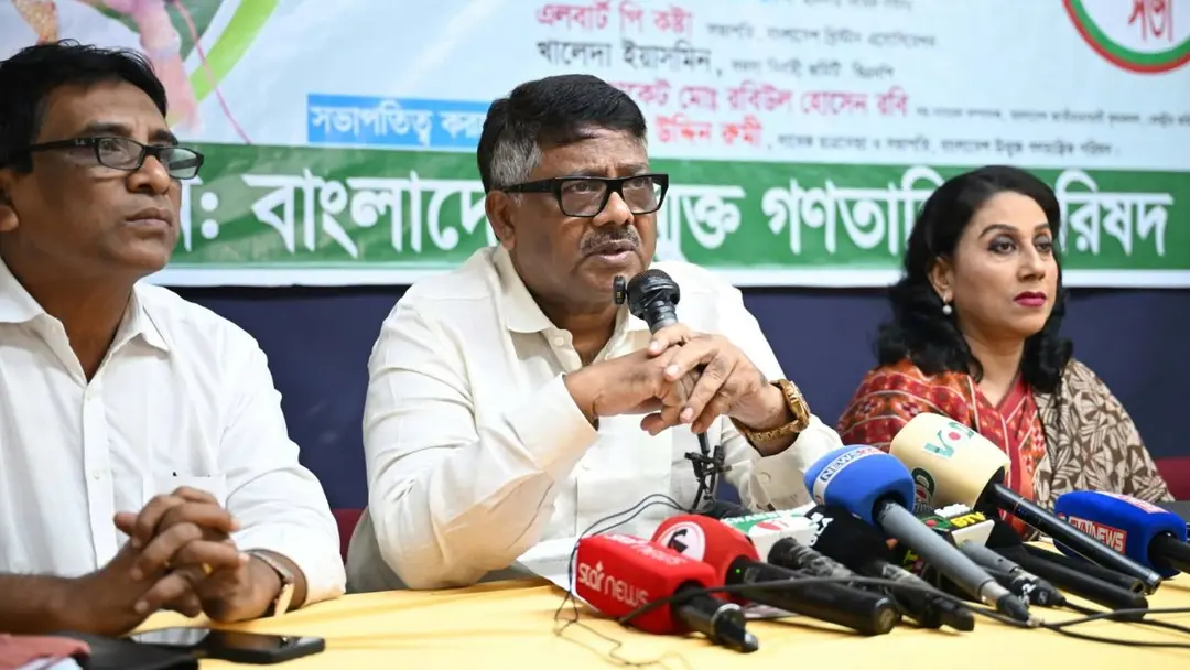 ধ্বংসস্তূপ থেকে অর্থনীতি পুনর্গঠনে কাজ করছে সরকার: দুলু